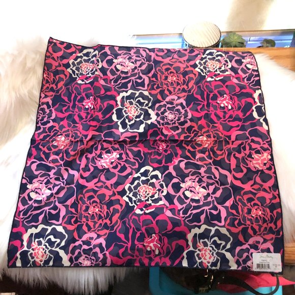 Vera Bradley Placemats and Napkins Set of 4 NWT - Picture 7 of 8